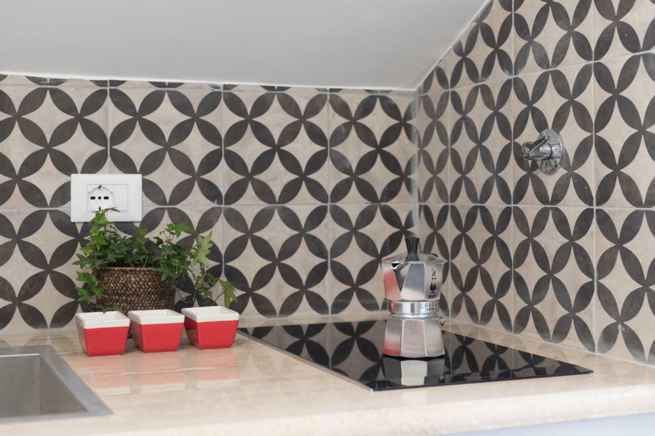 Quiet Pied A Terre With Terrace In Borgo Pio Apartment Rome Exterior photo