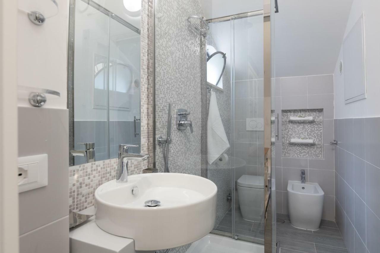 Quiet Pied A Terre With Terrace In Borgo Pio Apartment Rome Exterior photo